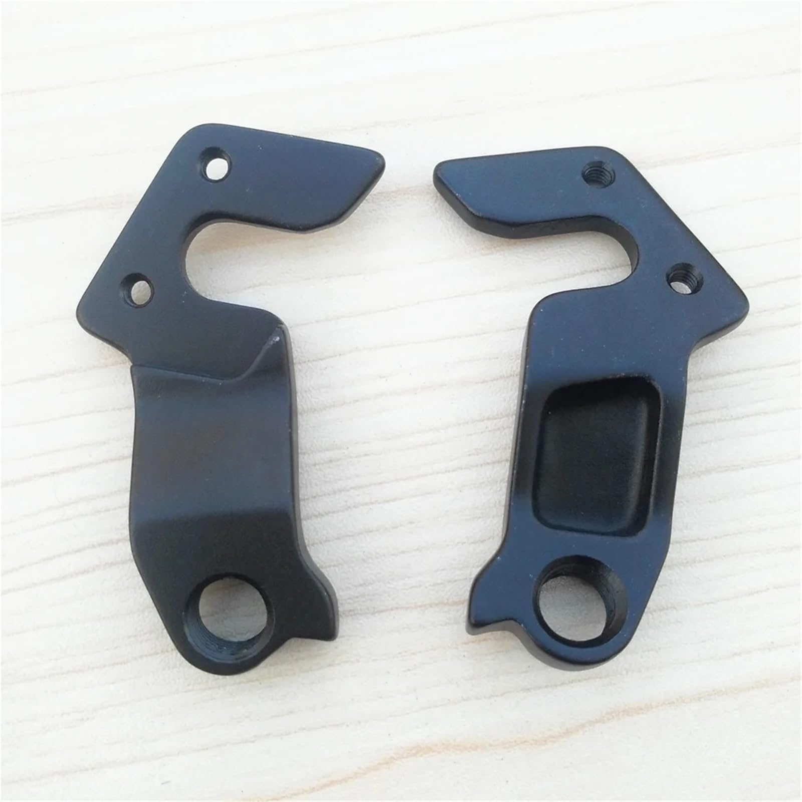 Lot de 2 Pattes de dérailleur arrière for vélo, Compatible avec Les modèles O/R/B/E/AD/e/s/e/r/c/i/o/n E/s/c/o/l/a/r P/e/n/d/i/n/o C/a/m/b/i/o O/R/B/E/A//A/L/M/AH/Y/D/R/OK/E/R/A/M/ /MX26 et 29