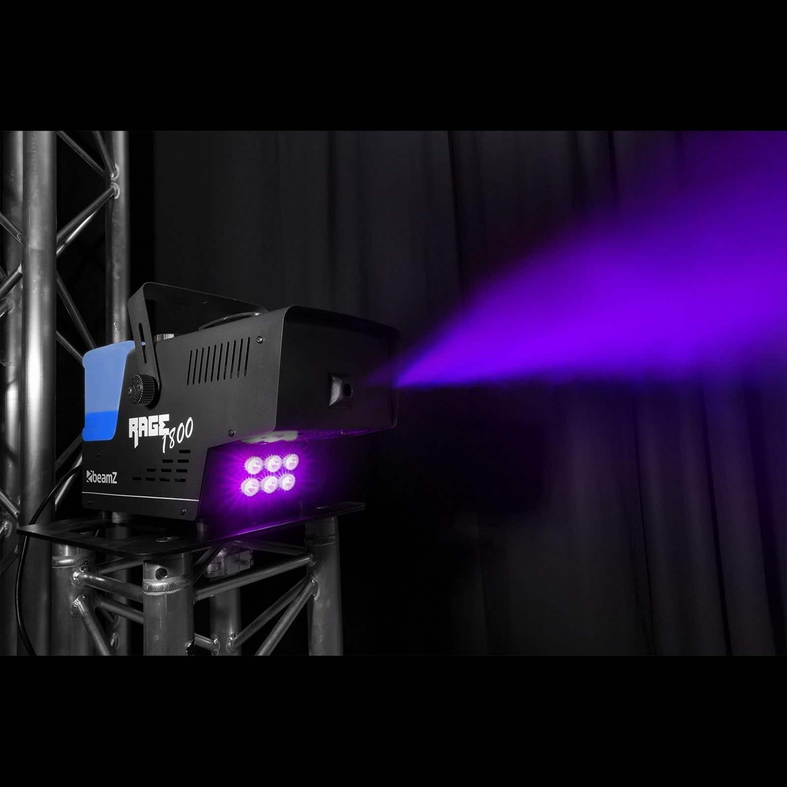Beamz Rage 1800 - Macchina del Fumo con telecomando, 1800 Watt, 6 x 4 W LED RGBW, volume Uscita: 530 m³ al minuto, volume serbatoio: 3,5 litri, 7 canali DMX, tempo di riscaldamento: 4 min