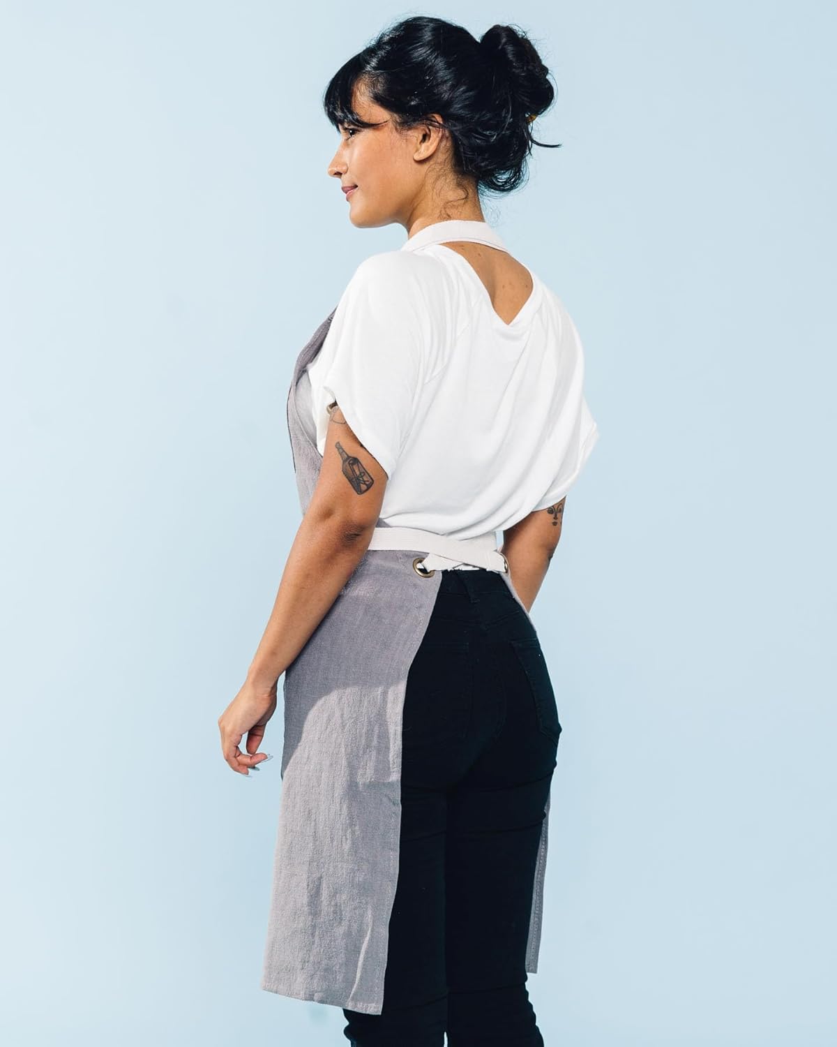 Caldo Linen Kitchen Apron for Cooking - Mens and Womens Linen Bib Apron for Professional Chef, Server, or Barista - Adjustable with Pockets (Grey) - Image 2