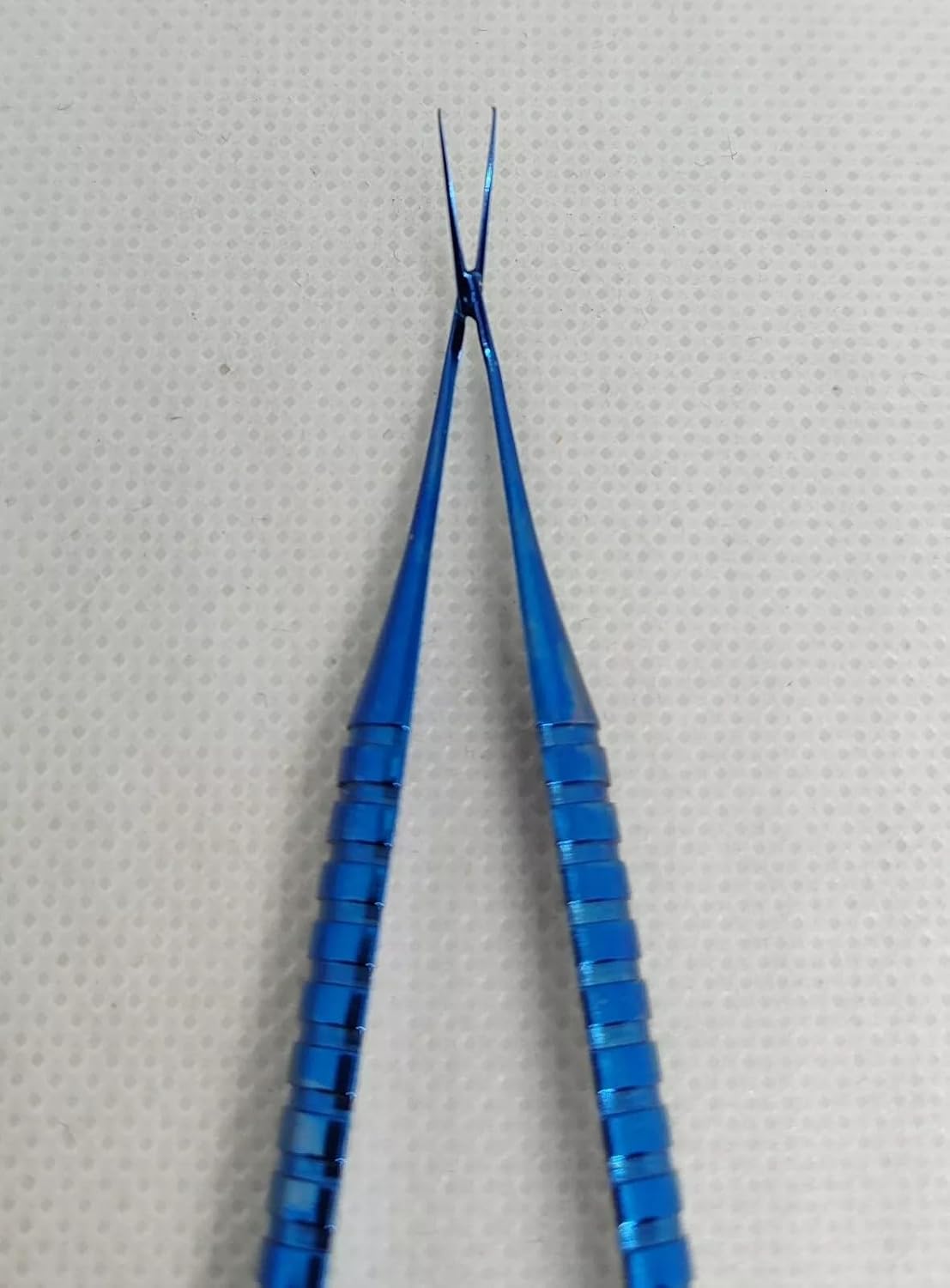Ophthalmic Cross Action Capsulorhexis for. Curved Titanium Spring Action