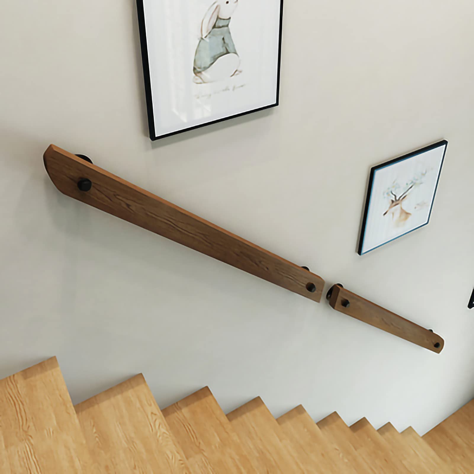 Main courante d'escalier en bois pour éviter les chutes sur marches glissantes