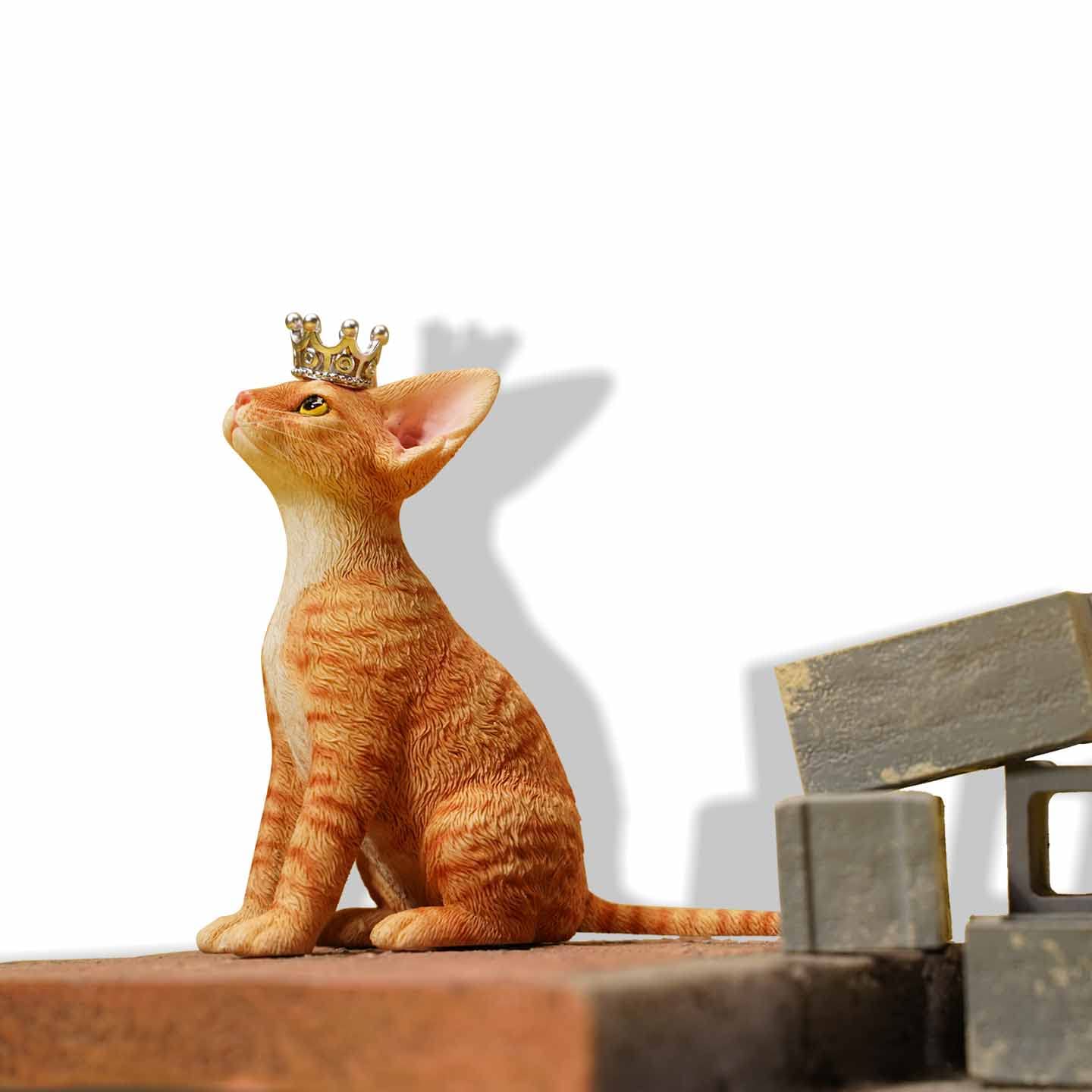 Devon Cat statue de chat couronne pour une ambiance zen et guérie au salon