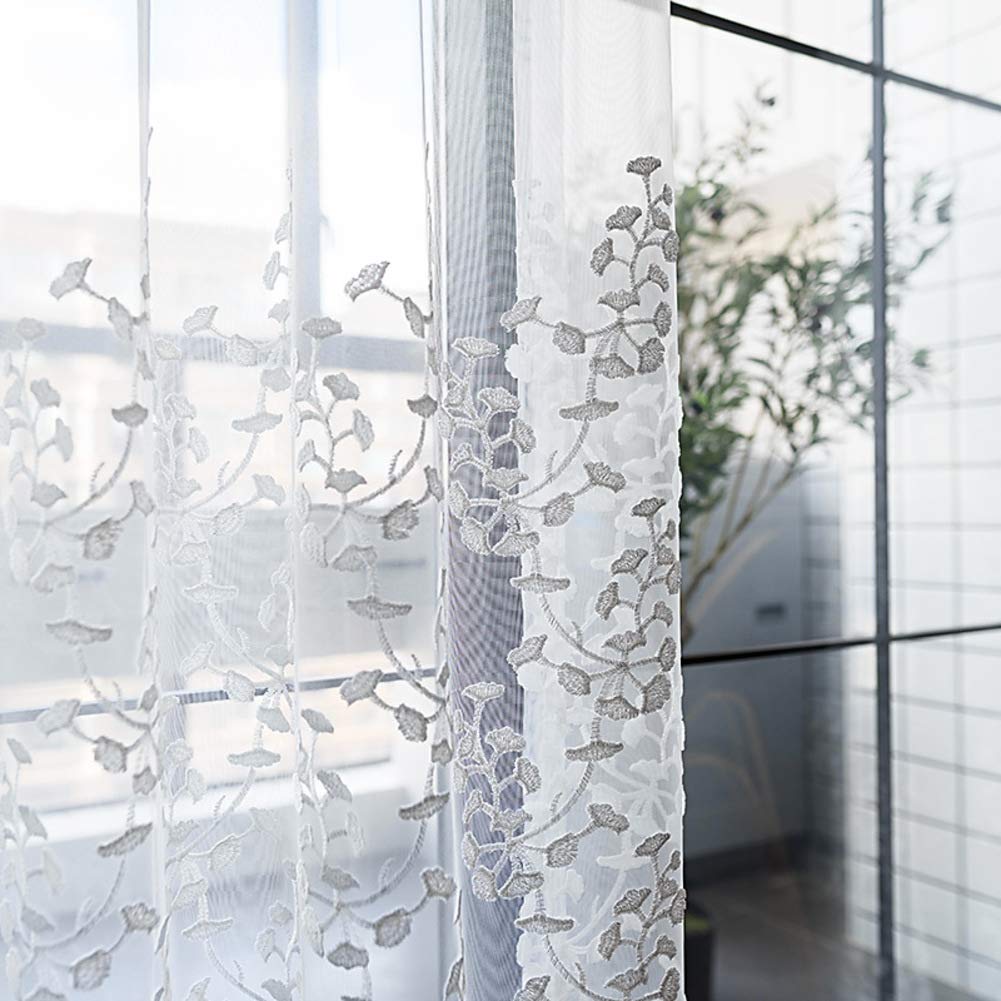 Rideaux transparents à broderie blanche pour un parfait filtrage de la lumière de chambre