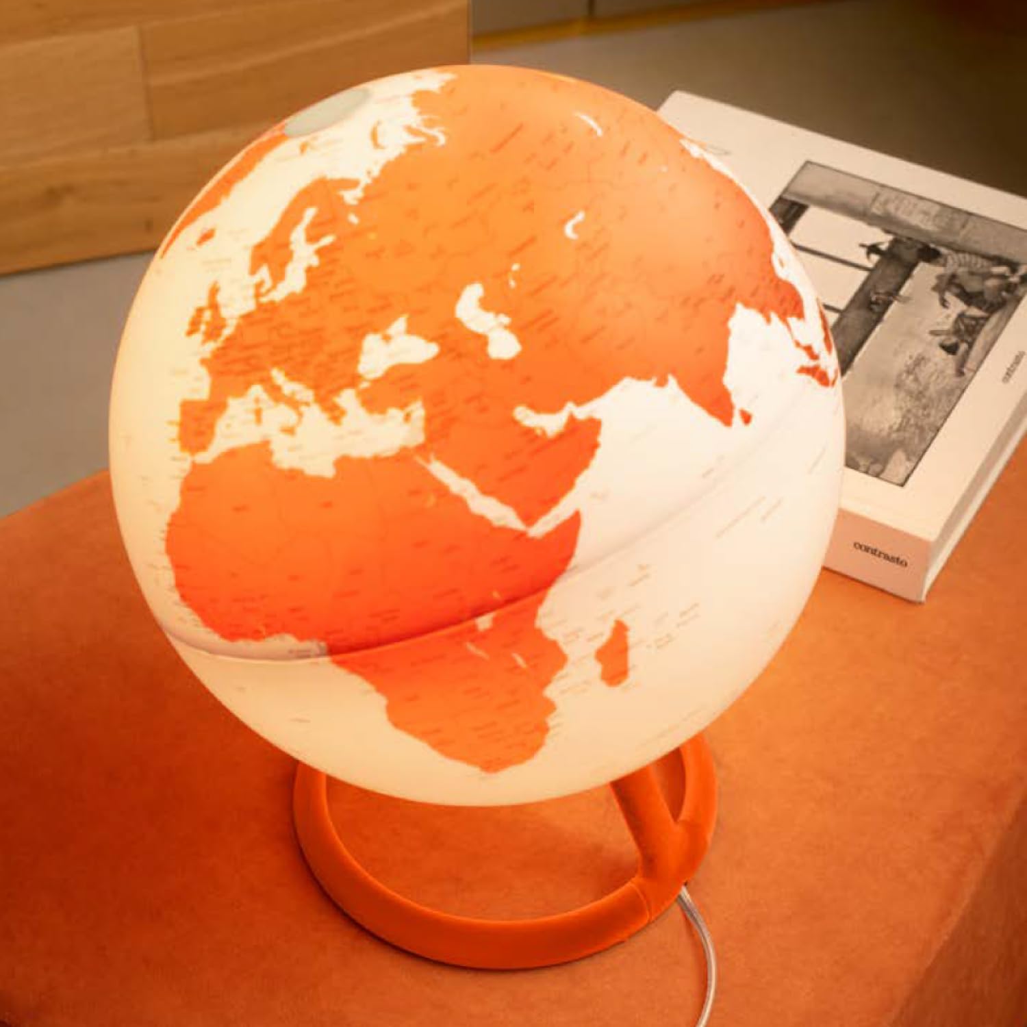 Tecnodidattica Atmosphere Evolve Velvet Corniola - Mappamondo dal Design Scandinavo con lampada a colori, Cartografia Politica in lingua inglese, Diametro 30 cm e Made in Italy