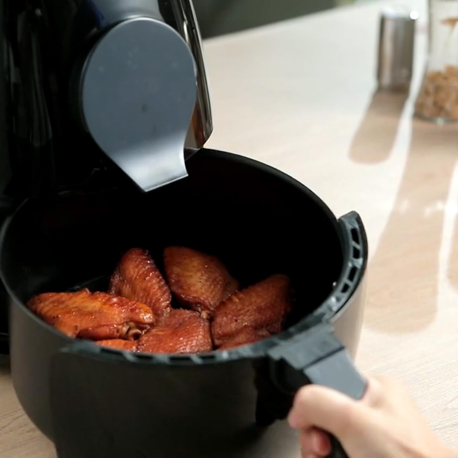 Avilia Frytkownica powietrza 7.5 litrów, Air Fryer oszczędność energii, z funkcjami na wyświetlaczu LED, łatwy do czyszczenia, 1600W