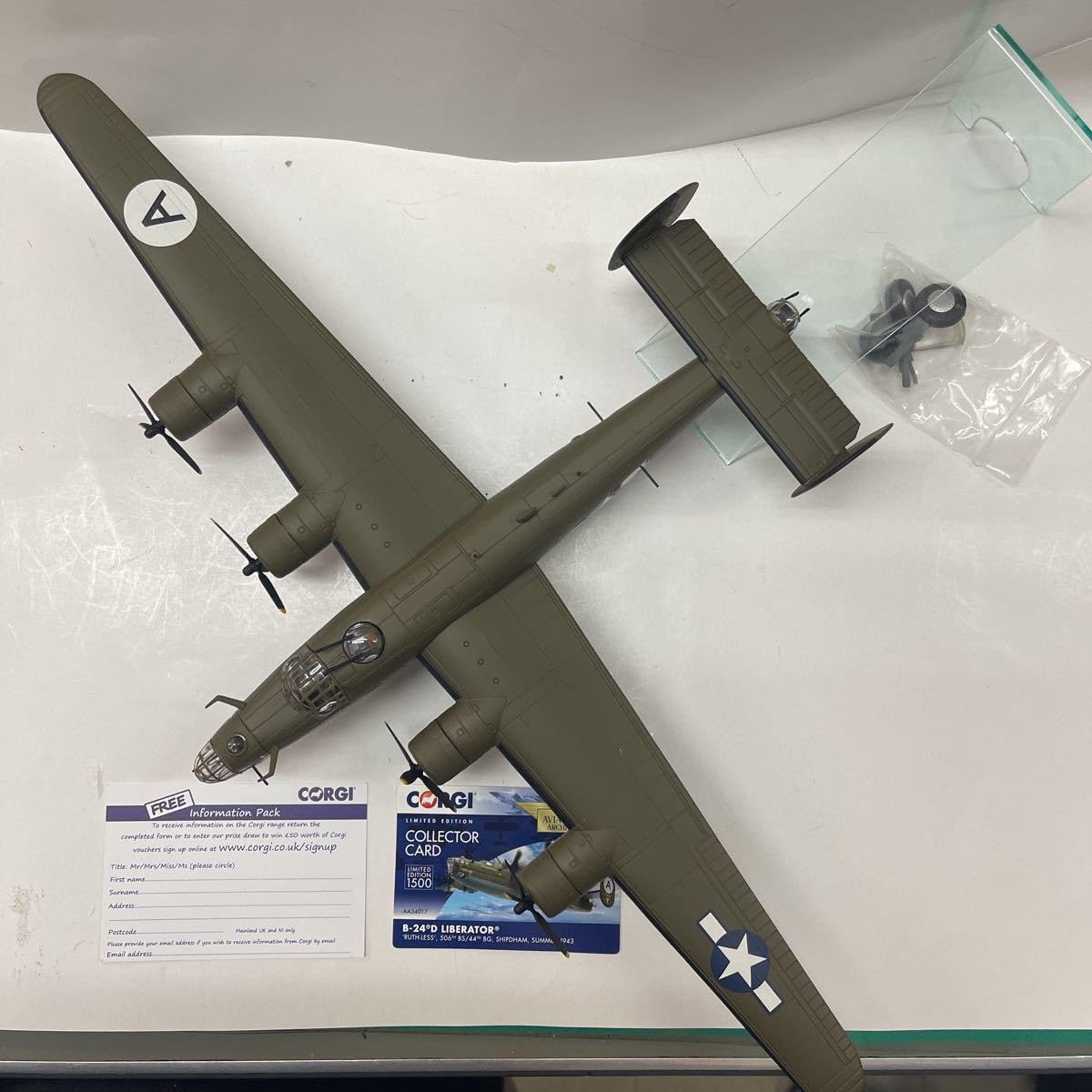 Amazon.co.jp: CORGI製 1/72 B-24.D 爆撃機 : おもちゃ