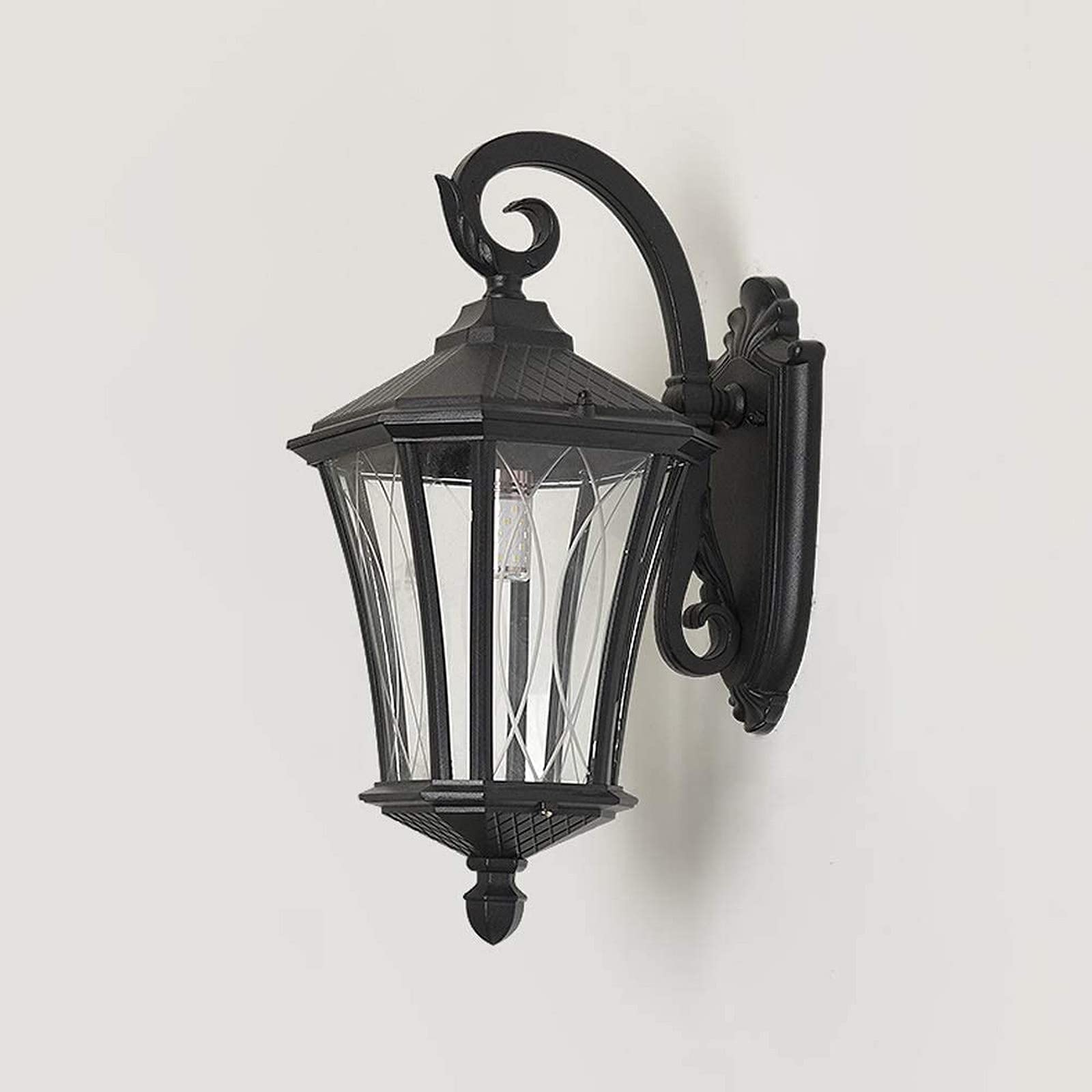 Luminaires étanches vintage extérieur pour illuminer une terrasse de villa