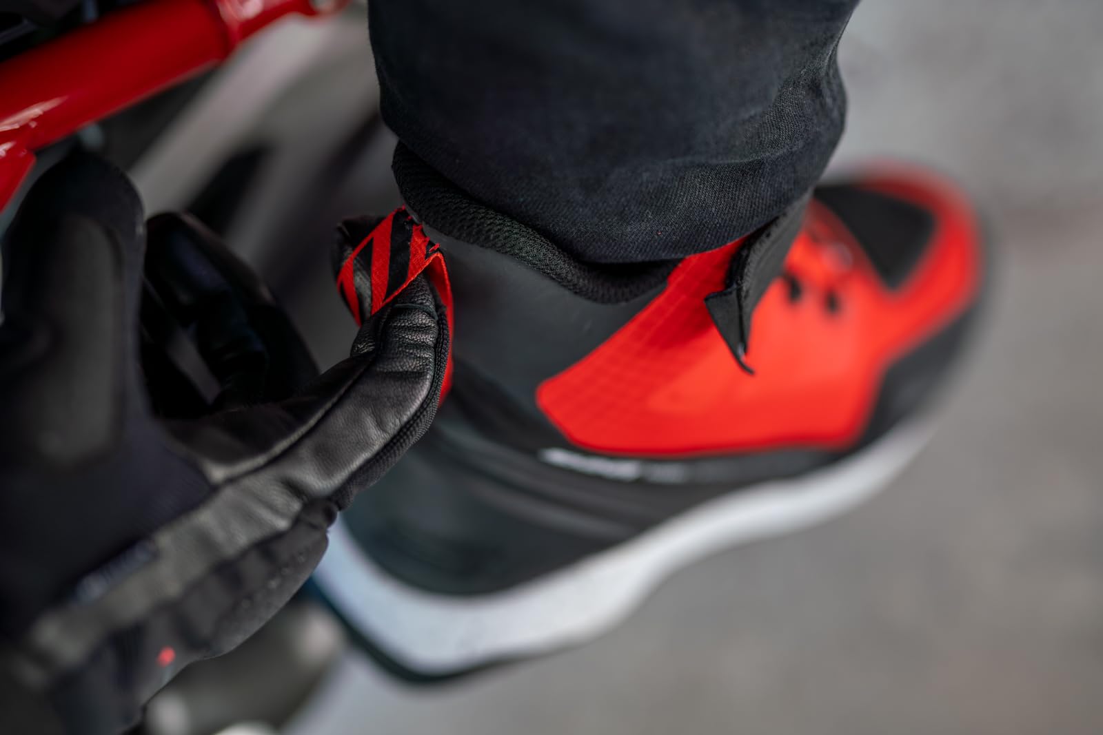 SHIMA TAKESHI VENT, Zapatos de Motocicleta para Hombres - Transpirables, Zapatos de calle reforzados con sistema de cierre ATOP, Suela antideslizante, Mango de cambio de marchas (Camo, 42)