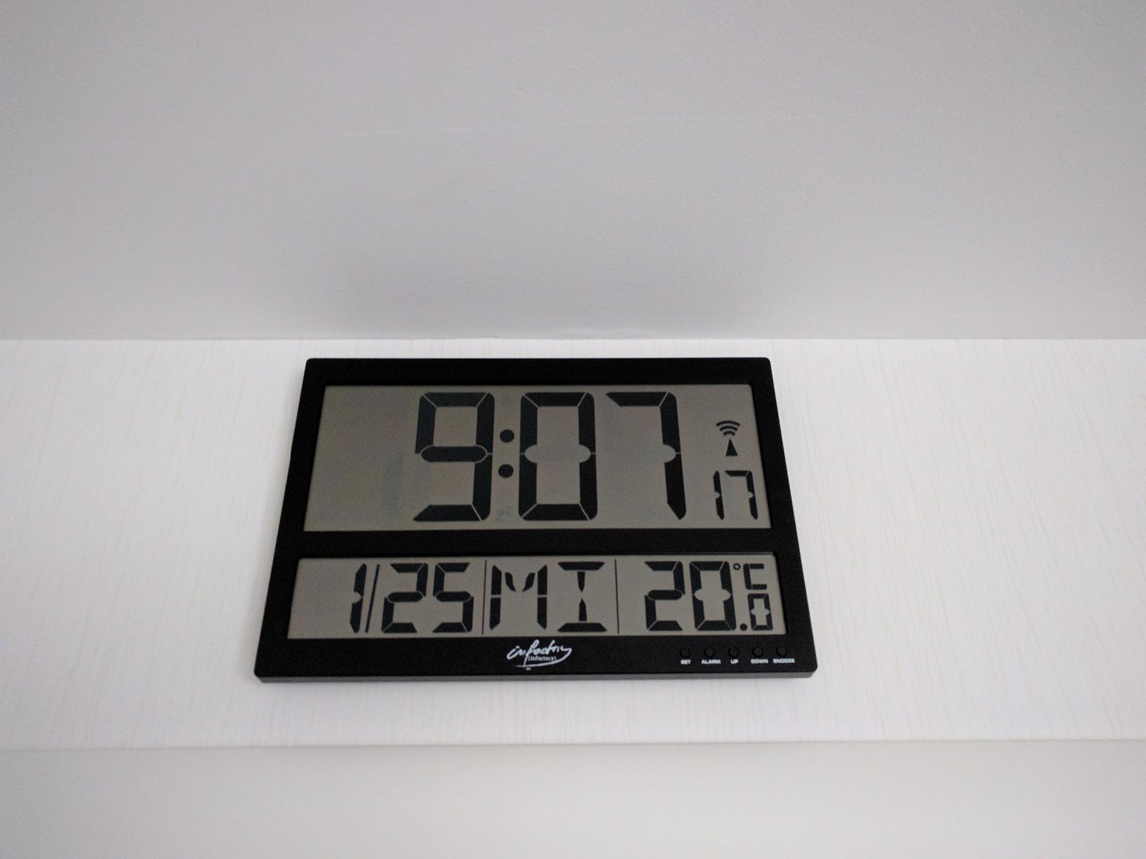 Digitale Funk Wanduhr Mit Temperatur - Großes LCD Display Für Küche & Wohnzimmer