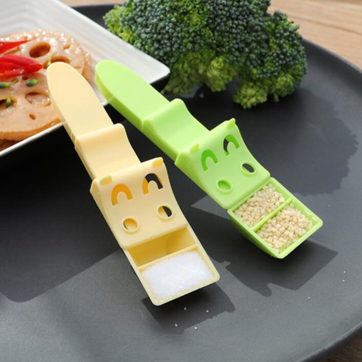 2pcs Plastic Salt Measuring Spoons for Kitchen Powder Transfer