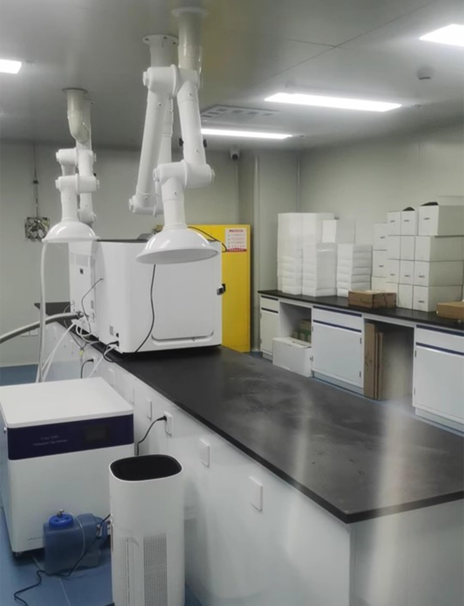 Labor-Abluftöffnung mit um 360° verstellbaren Drehpunkten, Abluftauslass-Auslegerarm, Milchabsaugung aus PP-Material, Abzugshaube für Labor, Industrie, (Milk 2305)
