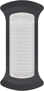 Microplane Schüsselreibe mit feiner Klinge | Scharfe Rührschüssel-Griffreibe aus Edelstahl | Ideal für Käse, Zwiebeln, Karotten, Ingwer und Zitrusfrüchte | Präzise und einfach zu bedienen Microplane Schüsselreibe mit feiner Klinge | Scharfe Rührschüssel-Griffreibe aus Edelstahl | Ideal für Käse, Zwiebeln, Karotten, Ingwer und Zitrusfrüchte | Präzise und einfach zu bedienen