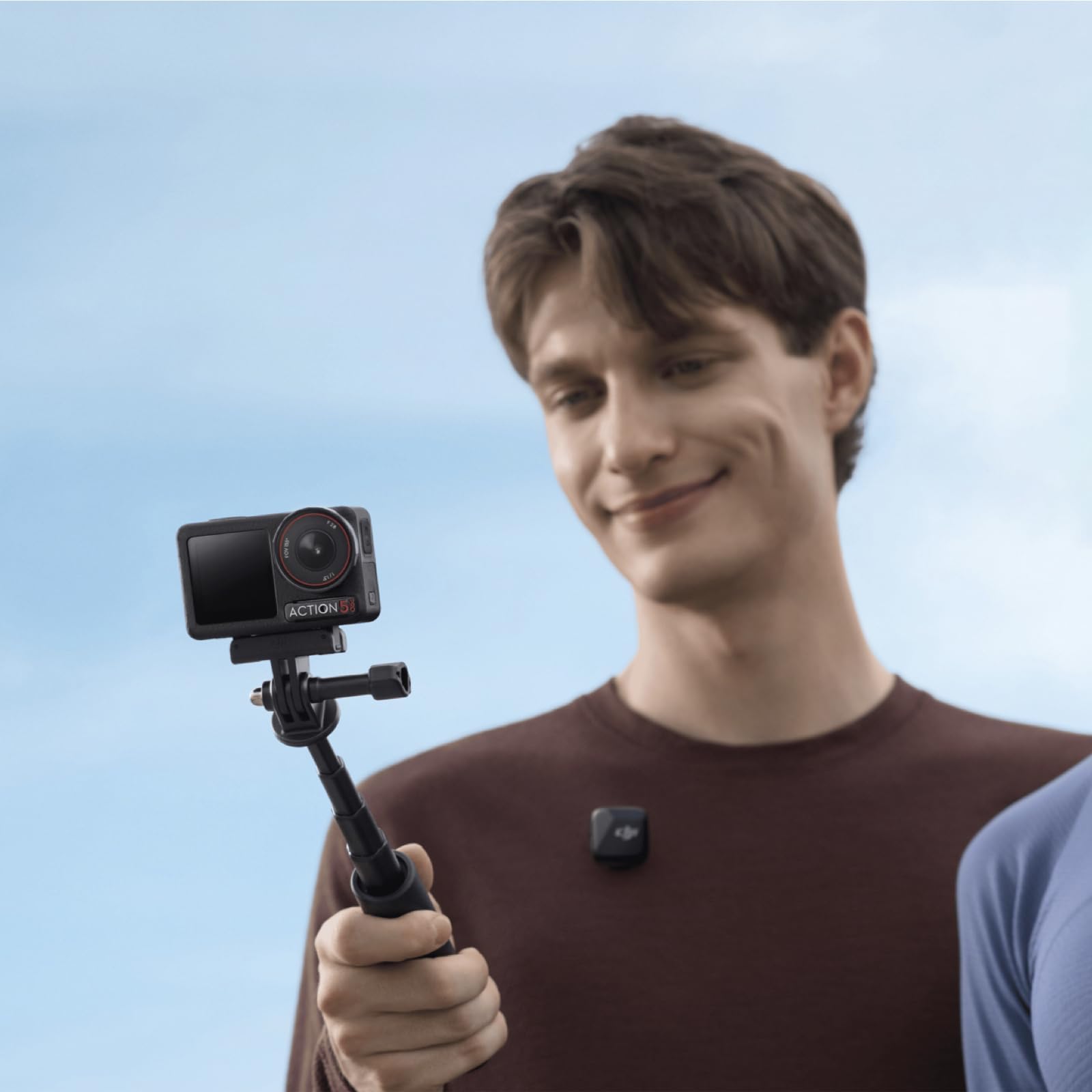 DJI Pack para Vlogs Osmo Action 5 Pro (Mic Mini), cámara de acción 4K para Vlogs, con transmisor Mic Mini, minicámara de acción con Sensor 1/1.3", 4 h de batería, 2 Pantallas táctiles OLED