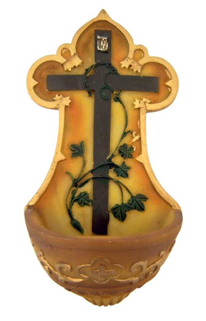 Cruz con corona de espinas y fuente de agua bendita artesanal