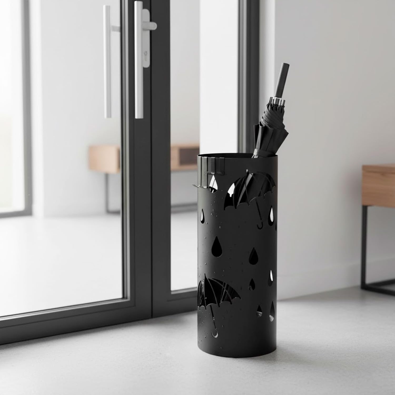 Arreditaly Portaombrelli Rotondo In Acciaio Zincato Con Vaschetta Scolapioggia E 4 Ganci Removibili Base Antiscivolo Design Moderno Per Ingresso Casa e Ufficio 41 x 17 Cm (Nero)