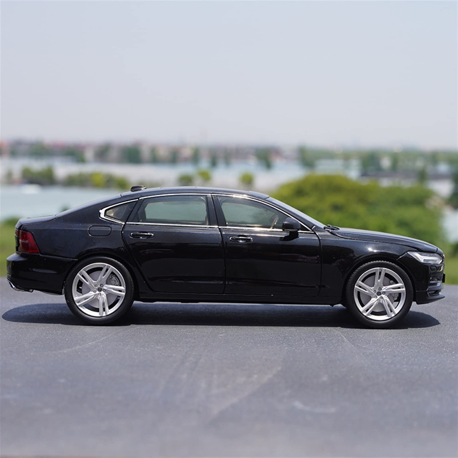 Amazon.co.jp: モデルカーのおもちゃ 1:18 ボルボ S90 スケール車