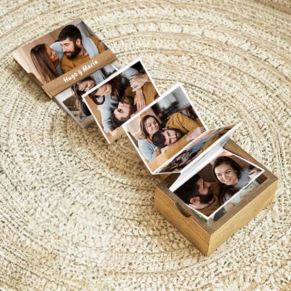 Transparent Gift Caja de Fotos Acordeón Personalizada con Fotos y Texto. Regalo Original para Parejas, Hombres o Mujeres. Regalos Personalizados. Caja de Sorpresa y Recuerdos. Álbum Desplegable