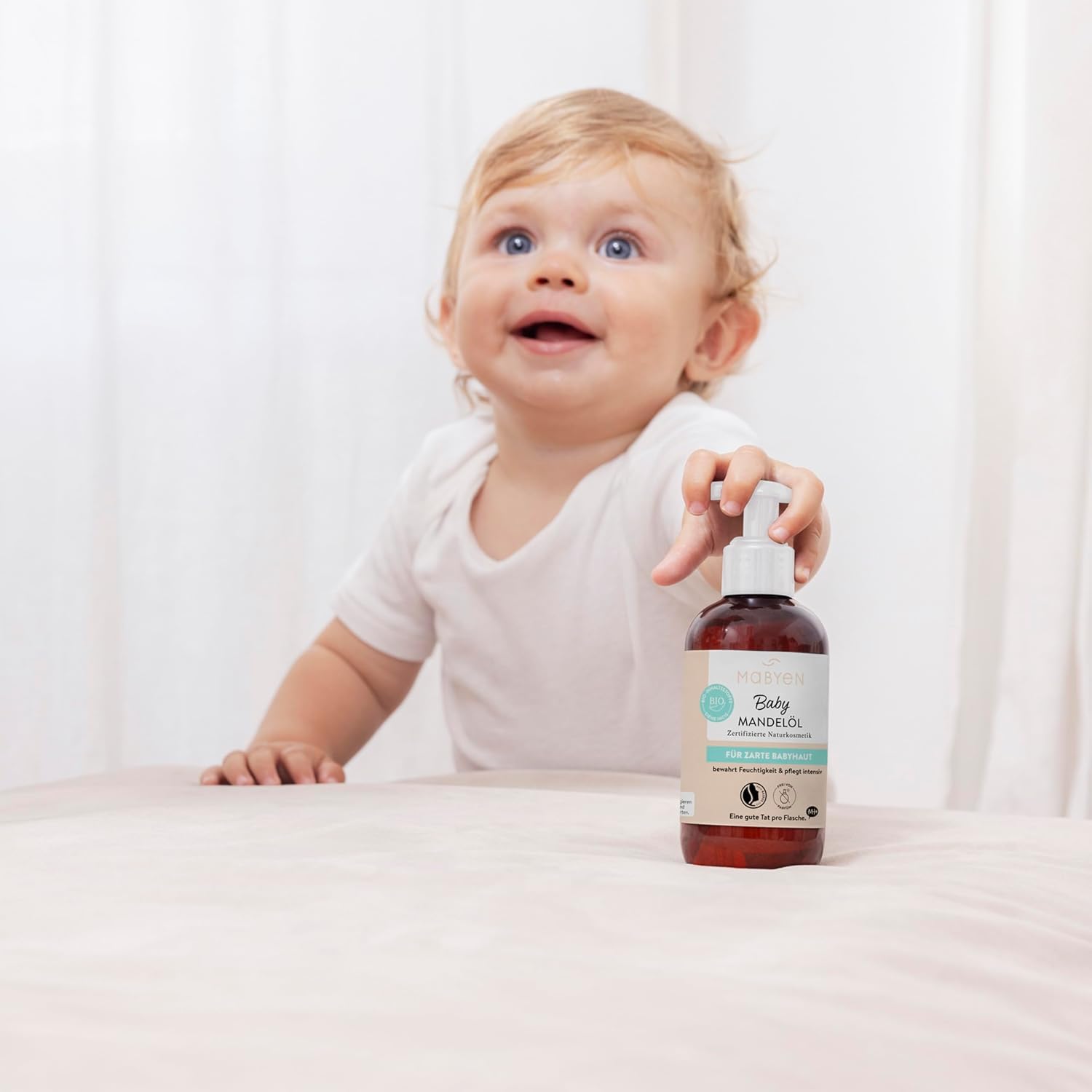 MABYEN Olio di Mandorle Bio per Bambini 200 ml – Vegano, Senza Profumo, Cosmesi Naturale – Per la cura del neonato e come olio da massaggio – Con pratico dosatore
