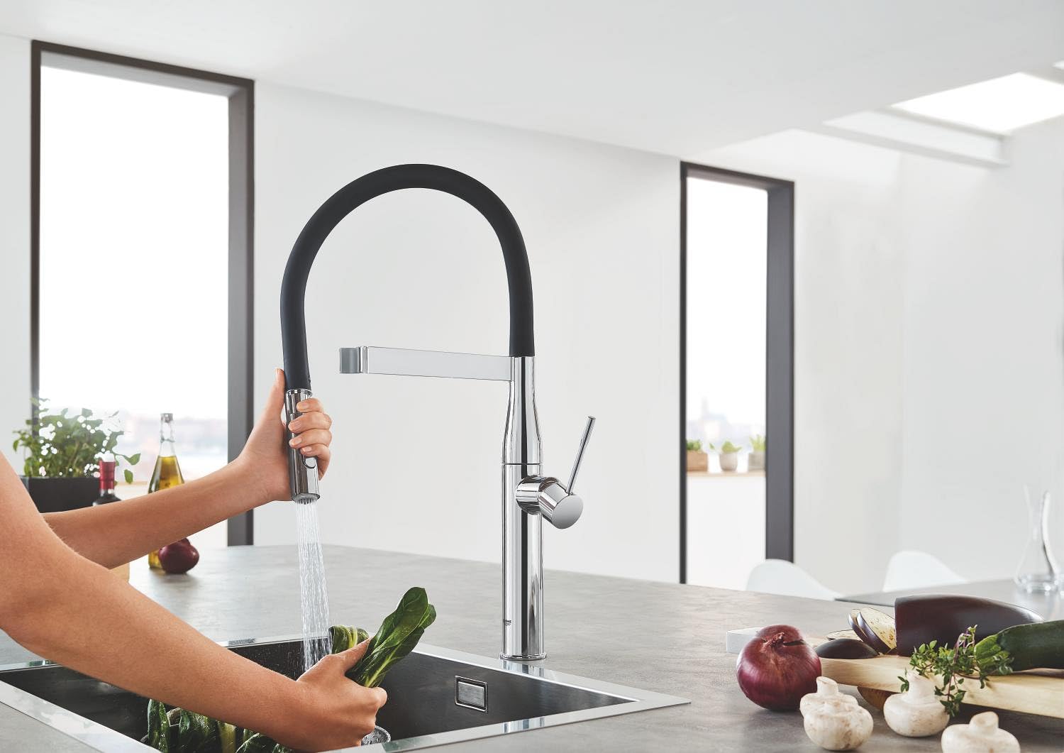Grohe Essence Professional - Grifo de Fregadero Monomando, Caño Giratorio de 360°, Caño Alto, Dos Opciones de Chorro (30294000), Cromo