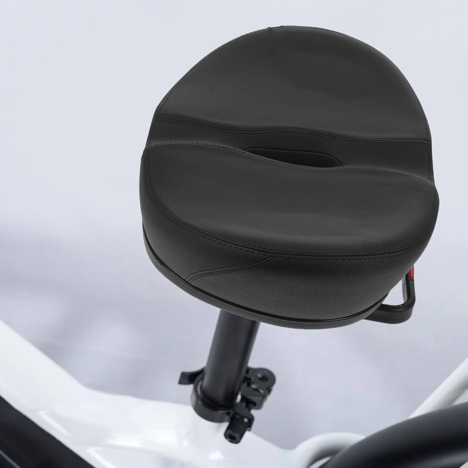 CALLARON Nasloser Fahrradsattel Gelpolster 22x33x9cm Schwarz Universeller Stoßdämpfender City und Mountainbike Sattel mit Hohlem Design für Damen und Herren