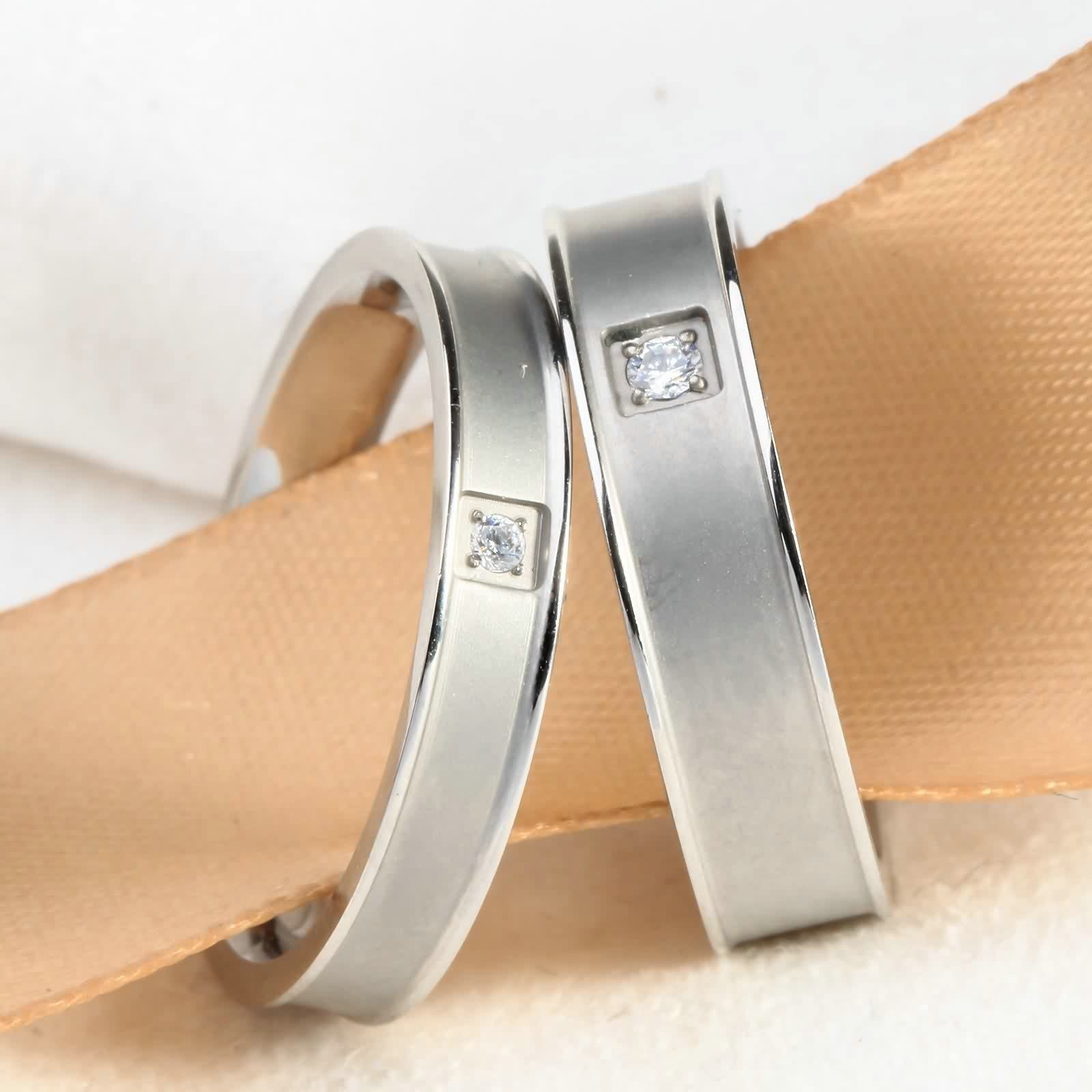 2 Piezas Collar de Pareja para Él de Acero Inoxidable, Grabado Pulido, Te Amo, Collar de Pareja con Grabado, Colgante de Anillo, Plata con Circonitas, Blanco, Collar de Hombre, 50 cm,