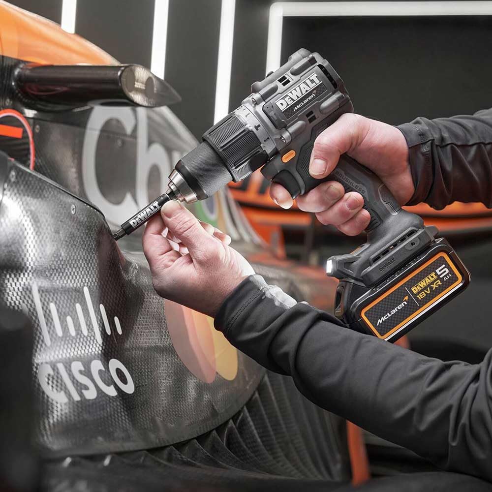 DeWalt DCD85MP2T McLaren F1 18V XR Taladro de martillo combinado inalámbrico sin escobillas con 2 baterías de 5 AH, cargador y funda