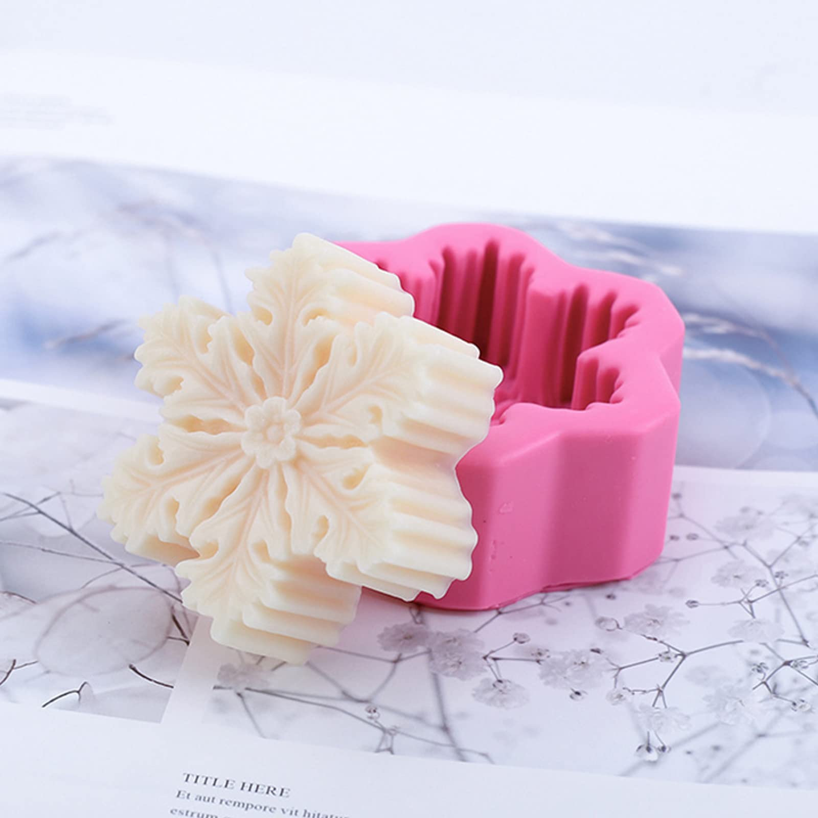 CVDYWDJIE Kit Créatif : 2 Moules Silicone Flocon De Neige + 3 Grattoirs Roses - Pour Bougies, Pâtisserie, DIY