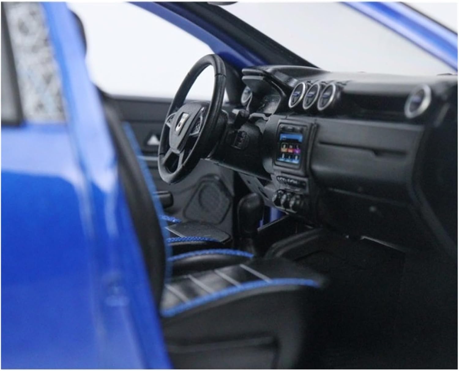 1:18 for Renault Dacia Duster Diecast Metal Vehicles Car Model Display Collection Gift Vehicles