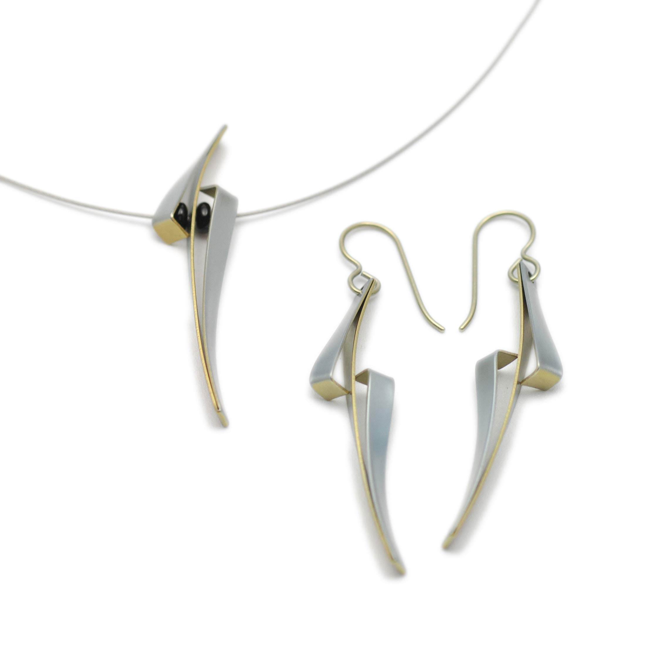 Titan Schmuck-Set. Absolut kein Risiko auf Allergien Handgefertigte Schmuckstücke. Lieferbar in verschiedenen Farben