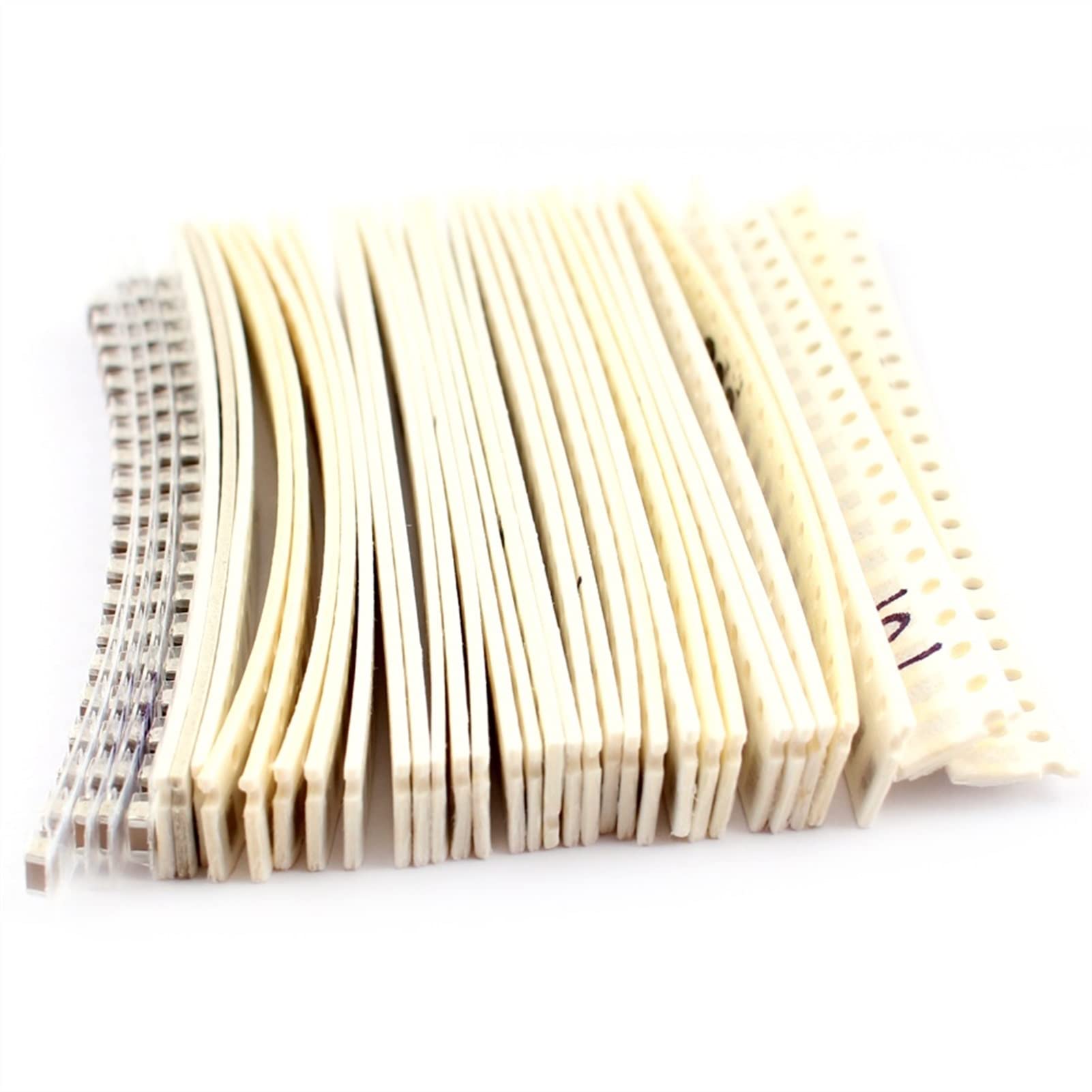 Condensadores 2500 unids/lote 0805 SMD condensador de cerámica Kit surtido 1pF ~ 10uF SMD condensadores de cerámica conjunto de muestras 22PF 220PF 68nf 470nf condensador Industrial Electrical capacit