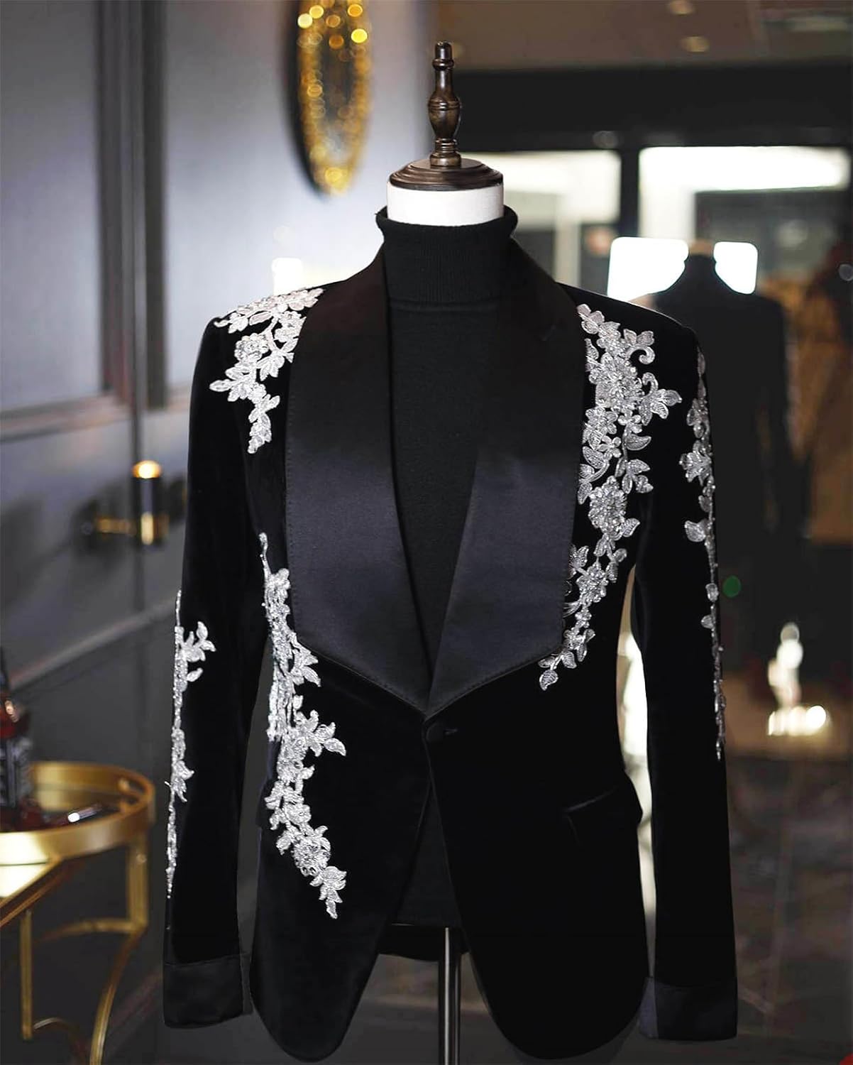 Men's Luxury Velvet Tuxedo with Lace Applique Slim Fit Single Breasted Suit Jacket for Wedding Prom Party Dinner