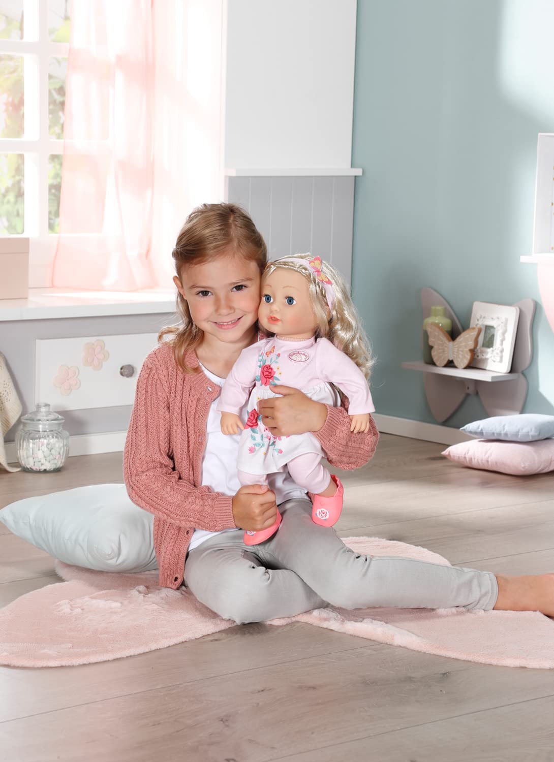 Baby Annabell Sophia – 43 cm miękka lalka z włosami do stylizacji – odpowiednia dla dzieci w wieku od 2 lat, idealna lalka dla małych dzieci i młodszych dzieci – zawiera lalkę, szczotkę do włosów i strój, 706572