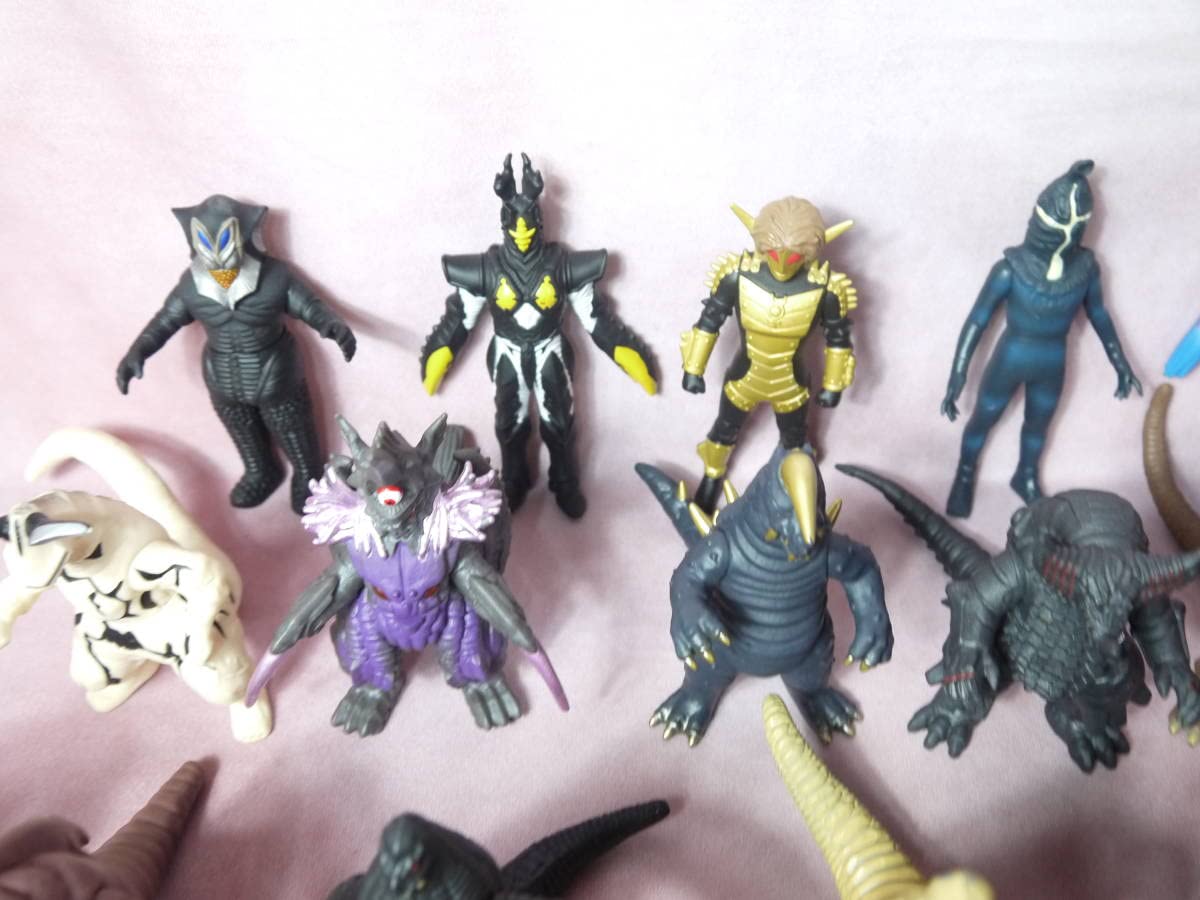 完売】 Amazon.co.jp: ウルトラ怪獣シリーズ500 おもちゃ : 全高13 
