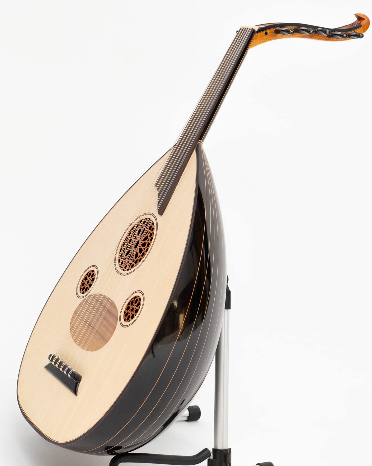 Handgefertigtes türkisches Oud aus schwarzer Walnuss, Ebenholzwirbeln und Kurschner-Saiten. Mit weicher Hülle. Traditionelles Saitenmusikinstrument