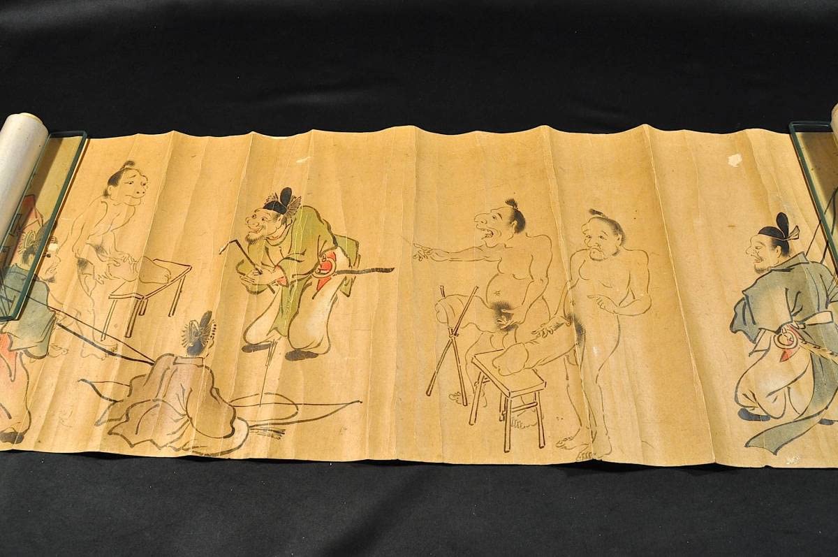 Amazon.co.jp: 鳥羽絵 放屁合戦絵巻 二巻 桐箱入 伝、鳥羽僧正原作