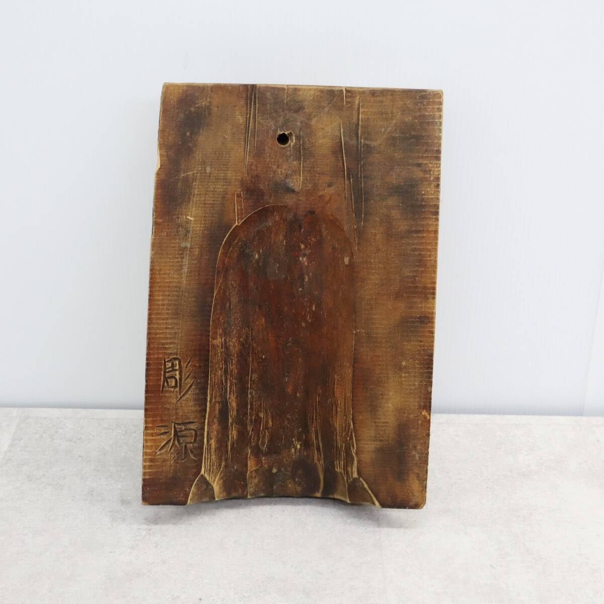アイヌ　壁掛け　レリーフ Amazon.co.jp: アイヌ 木彫り壁掛け レリーフ 侍 北海道 落款