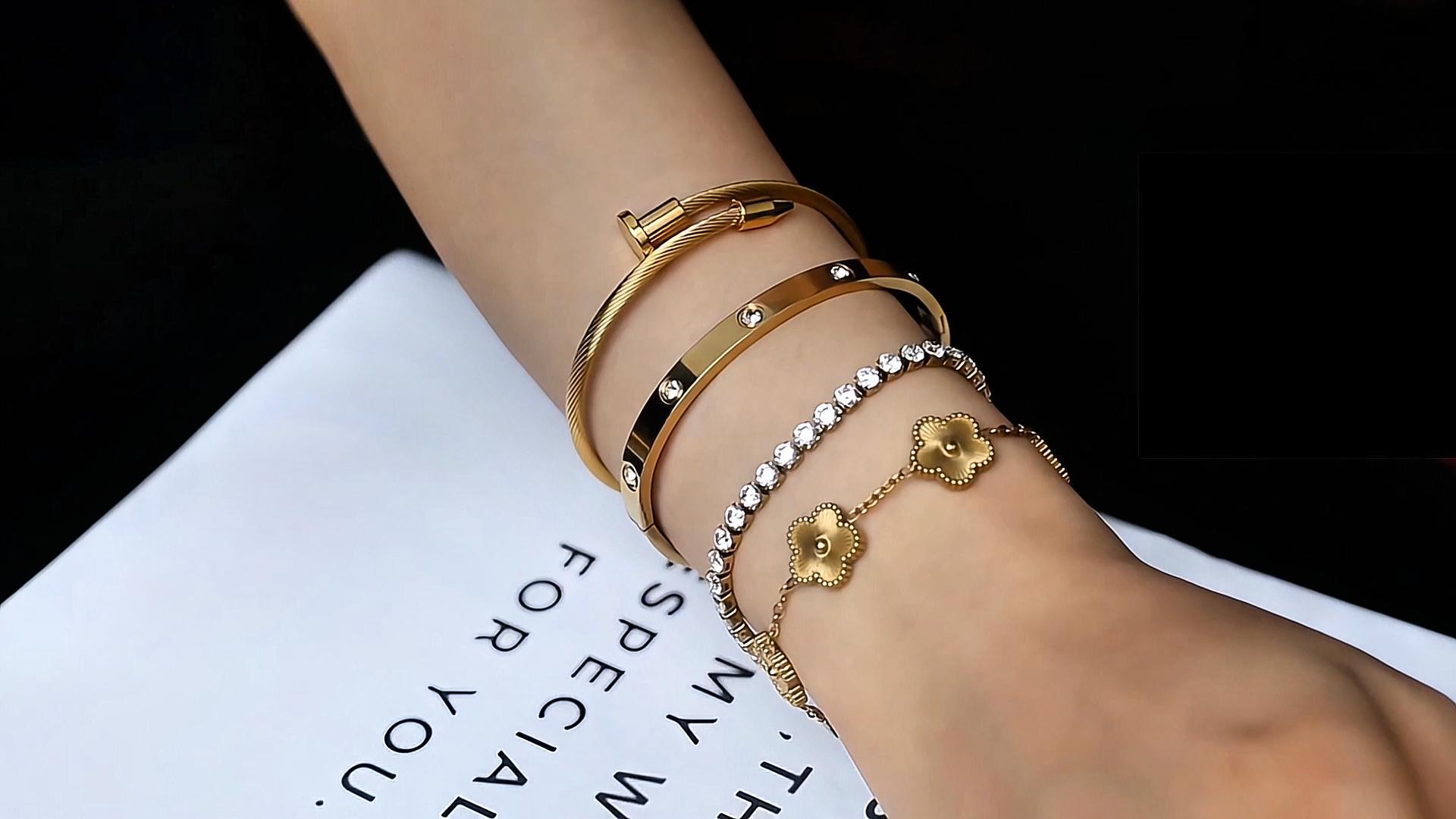 Amazon.com: GIVCHO 18K Gold Plated Nail Love Bangle Bracelet Set