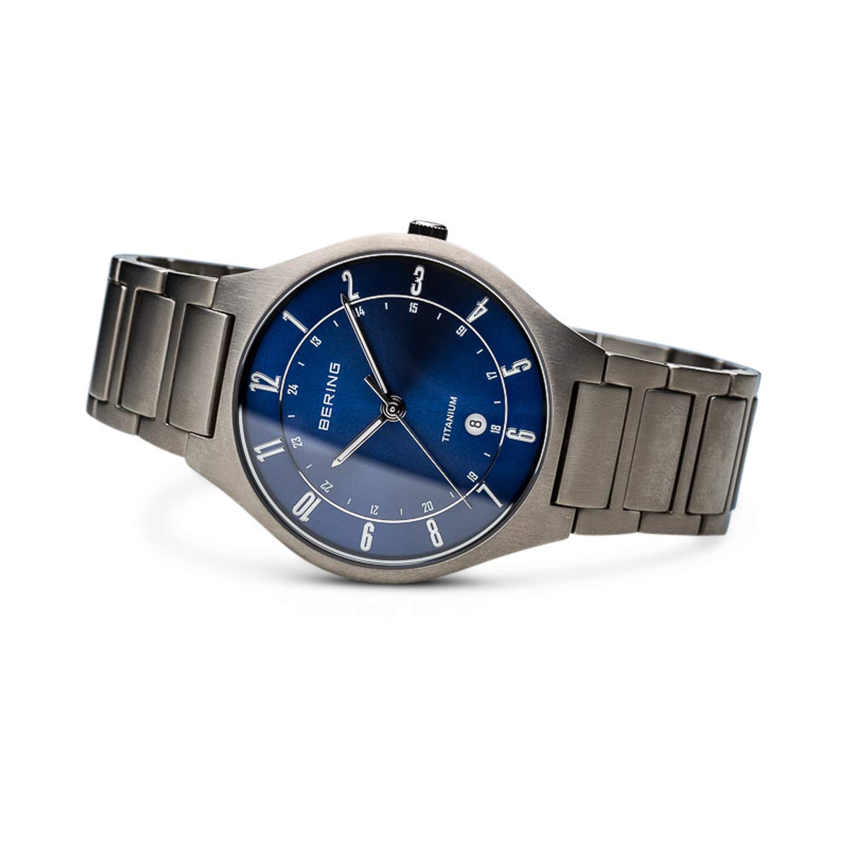 BERING 11739 Orologio da uomo al quarzo, orologio da polso, quadrante con finitura raggio di sole e cassa in titanio da 39 mm, cinturino in titanio con elementi in titanio, 5 ATM