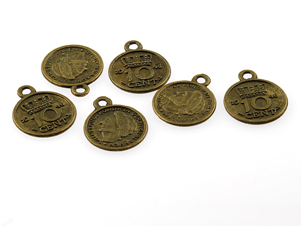 '20 coins pendant "Wilhel Mina Queen of Holland in Antique Bronze Vintage Parts, DIY Jewelry