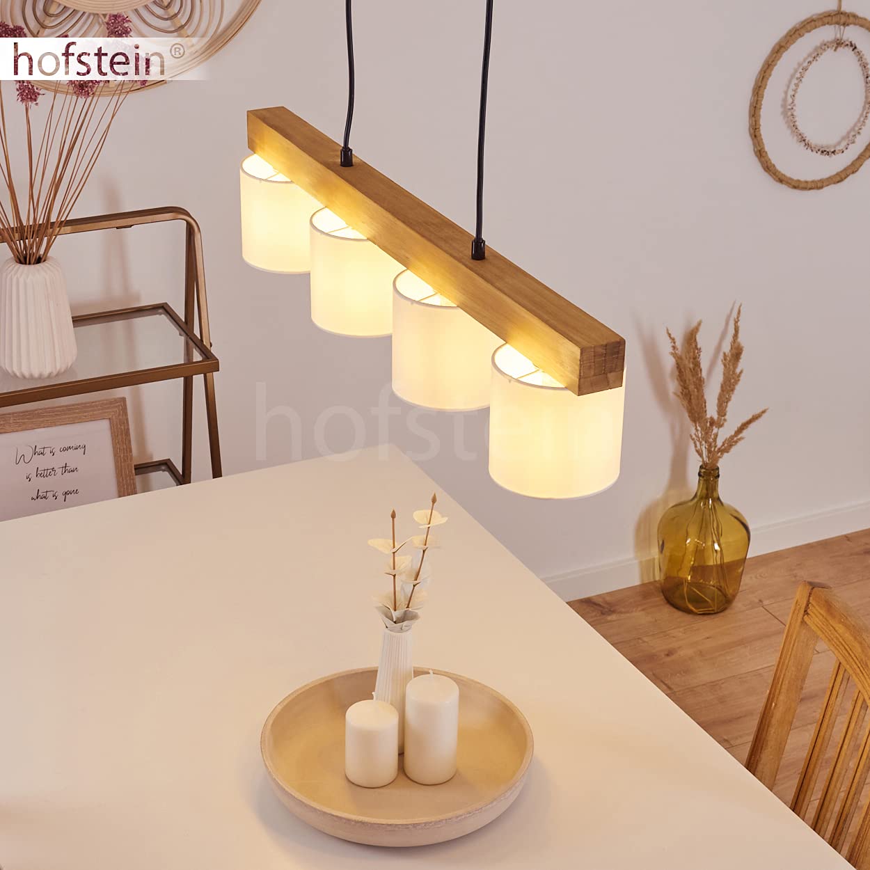 HOFSTEIN Pendelleuchte Malimea, 4-flammige Hängelampe aus Metall/Holz/Stoff in Weiß/Natur, Hängeleuchte m. Holzbalken und Stoff-Schirmen, Höhe max. 135 cm, 4 x E14, Esszimmer - Wohnzimmer - Küche
