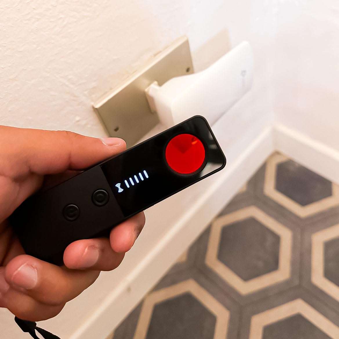 Detector de microespías y GPS para coche, casa, oficina, cámaras y señales inalámbricas profesionales y de bolsillo con doble alarma y linterna LED (T4)