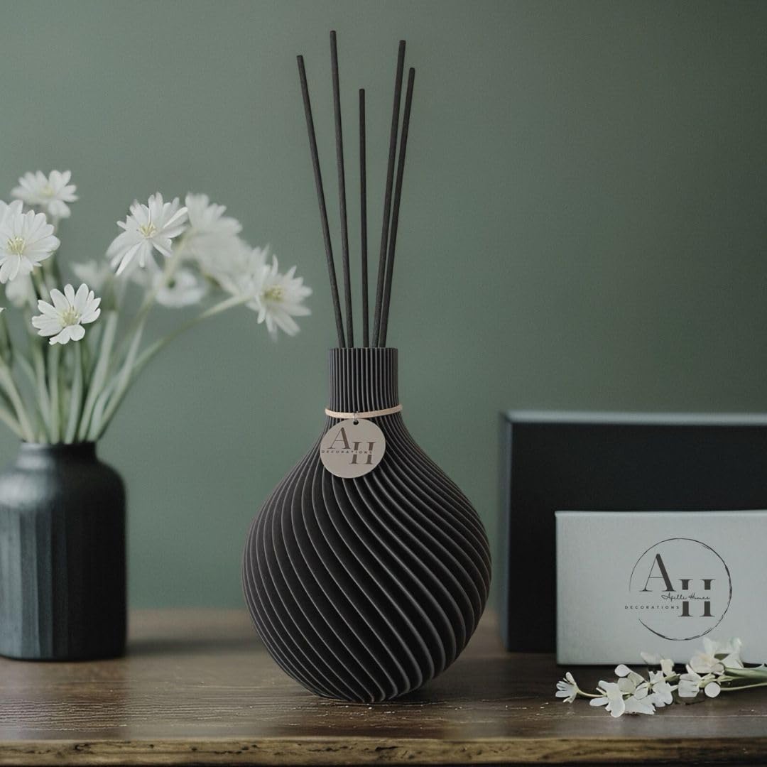 Raumduft Reed Diffuser „Vela“ – exklusiv mit Duftstäbchen & Duft, edler Duftspender & Design Duftvase, nachhaltiger 3D-Druck aus Österreich, luxuriöse Wohnzimmer & Bad Deko (olivgrün)