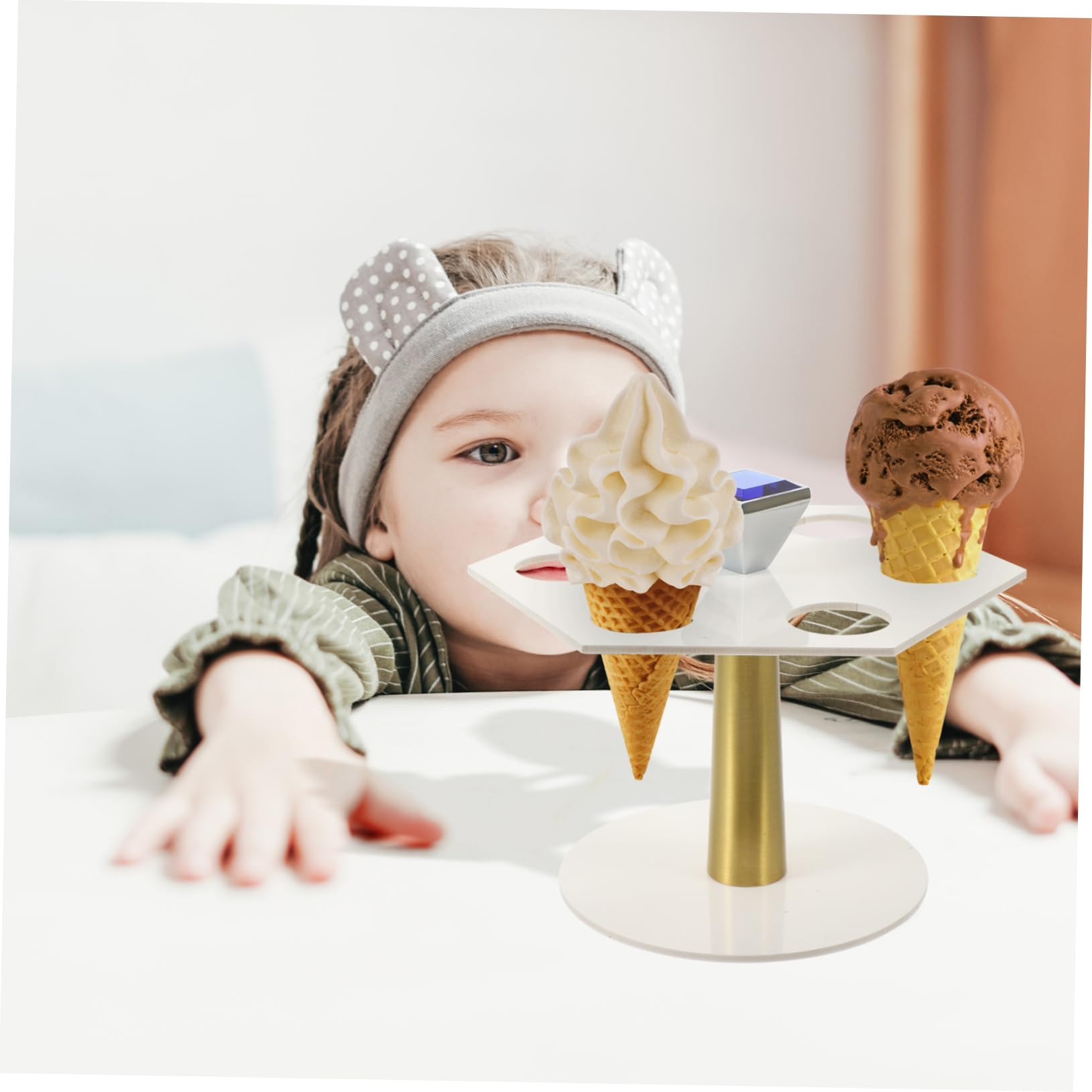 Amazon｜OUNONA アクリル製アイスクリームコーンホルダー 6穴 鉄製