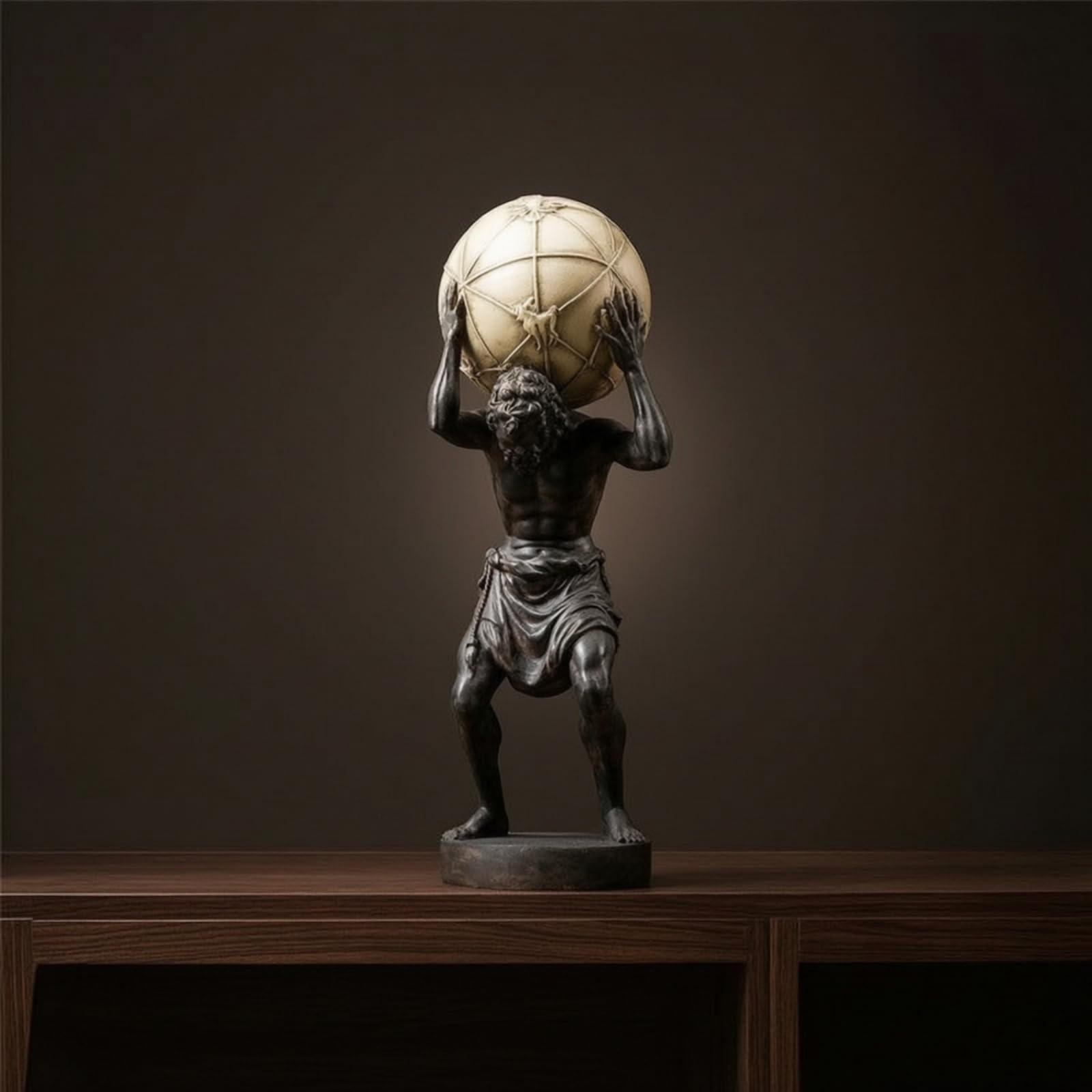 Statua Scultura Statua Decorativa Statuetta Mitologica Figure Mitiche in Resina Sintetica Tono Bronzo Scuro con Riflessi Oro sulla Sfera Adatta per Studio Ufficio Libreria Consolle