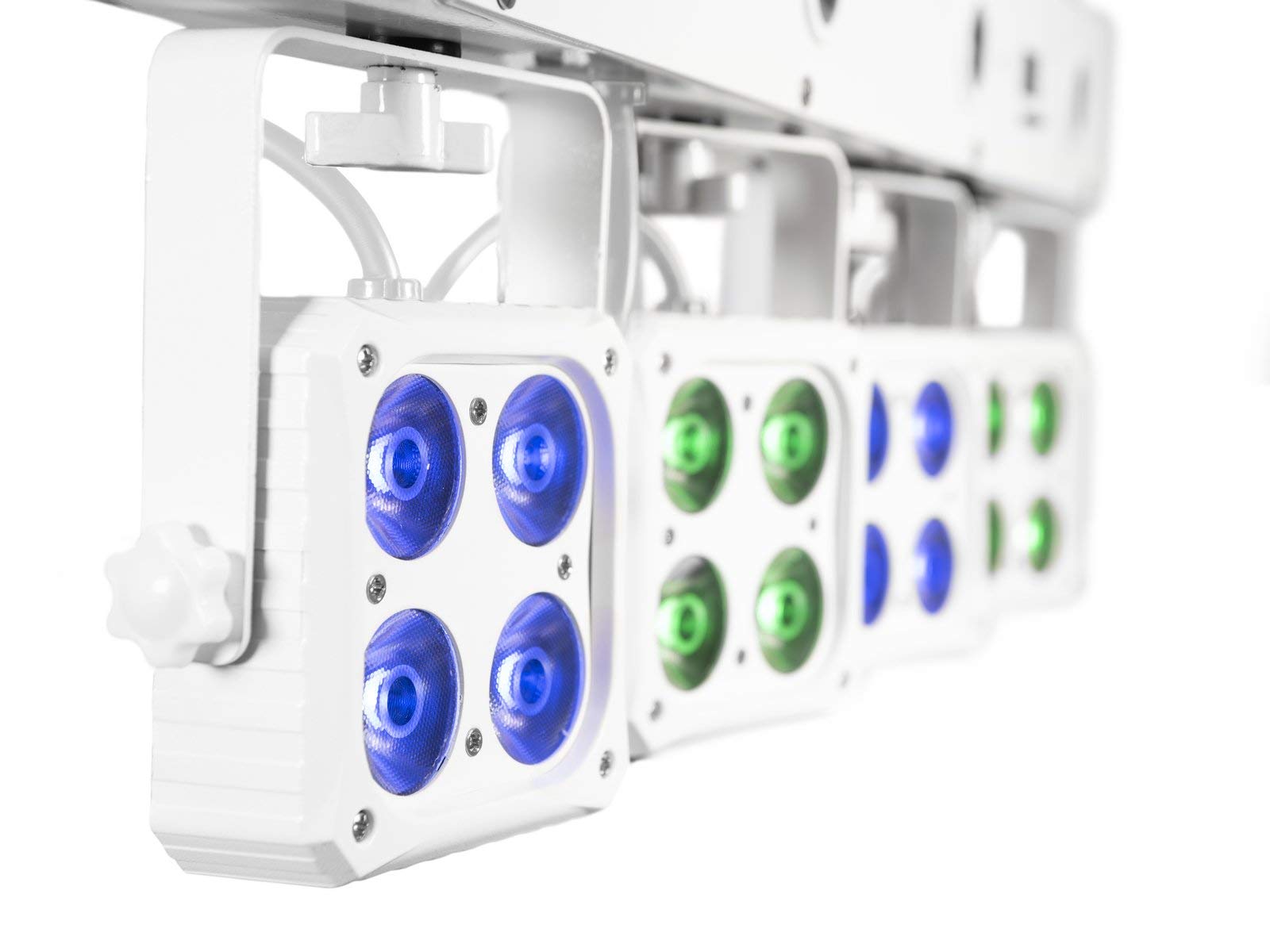 EUROLITE LED KLS-180 Kompakt-Lichtset weiß | Bar mit 4 RGBW-Spots und 4 weißen Strobe-LEDs