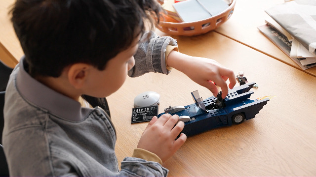 Amazon.co.jp: LEGO 76274 Super Heroes Batman on a Batmobile vs