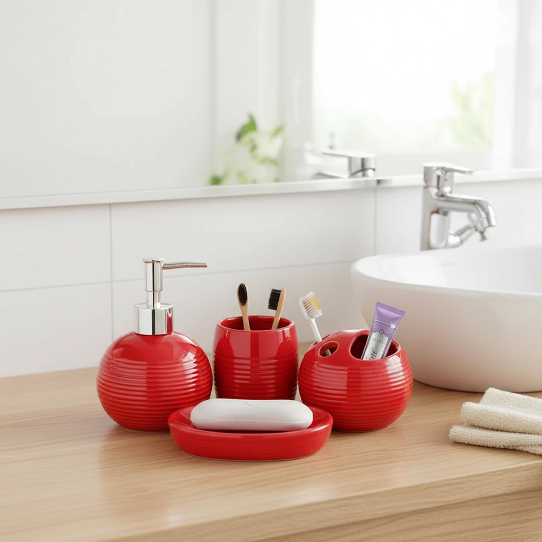 Accessori da Bagno Rossi da 4 Pezzi, Set di Accessori da Bagno Moderni in Ceramica Include Dispenser di Sapone, portaspazzolino, Bicchiere e portasapone per la casa