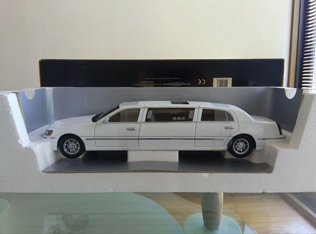 Amazon.co.jp: 1 18 リンカーン タウンカー リムジン : おもちゃ