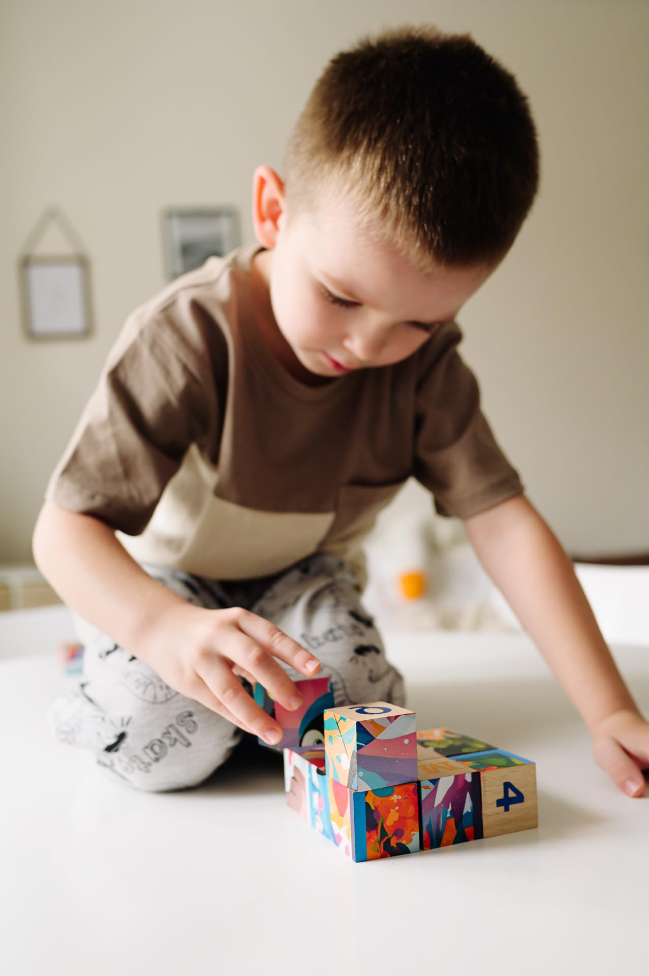 CUBICS – Puzzle Montessori 6-en-1 en Bois Naturel sans Plastique – 36 Cubes – 6 Puzzles Éducatifs Lettres, Chiffres et Animaux – Jouet Enfant dès 3 Ans – Idée Cadeau Noël ou Anniversaire