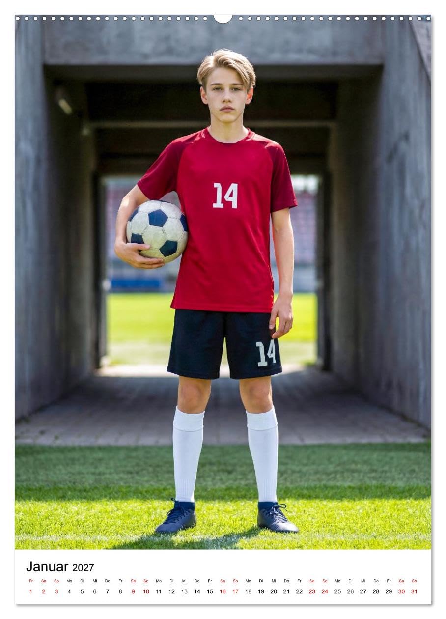 Am Ball Junior - Junge Kicker - Große Momente (Wandkalender 2027 DIN A2 hoch), CALVENDO Monatskalender: Junge Kicker, große Emotionen: Dynamische ... Sport der Welt lieben. (CALVENDO Sport)